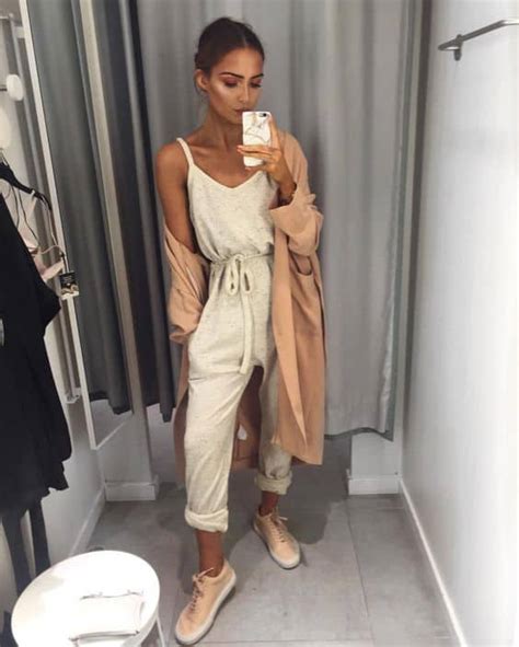 how to wear beige sneakers